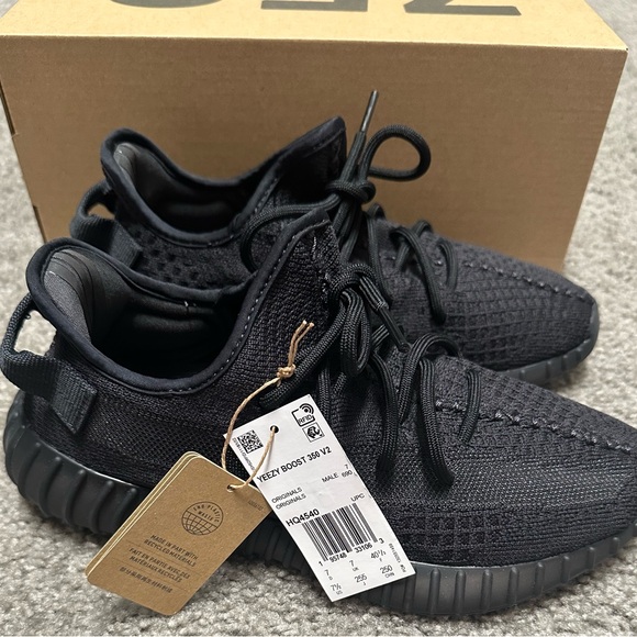 Yeezy Boost 350 - Picture 3 of 5